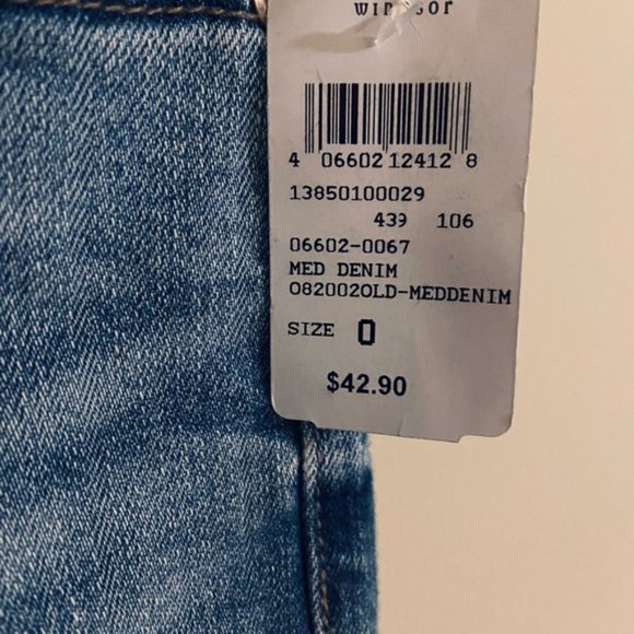 NWT Oasis by Eunina Tobi Super High Rise Mom Ankle Distressed Jeans Size 0 - Picture 9 of 16